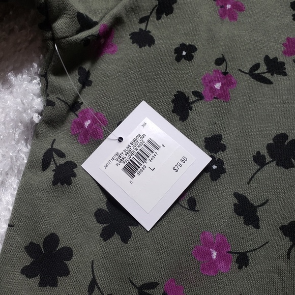 SALE!! JUICY COUTURE PULLOVER - Picture 8 of 8